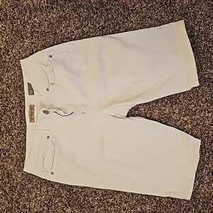 White denim Bermuda shorts, size 10 Nine West